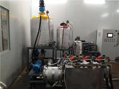 環保先行，品質為本——探秘天津人造草坪PU背膠機在環保設備研發中的創新應用